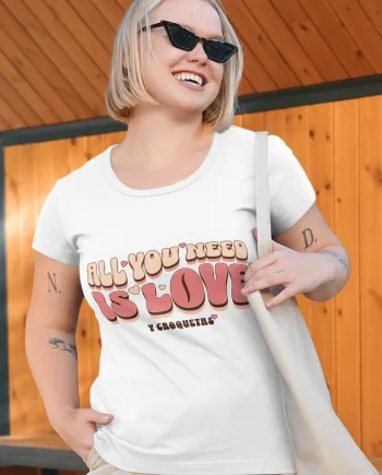 camiseta all you need is love y croquetas mockup
